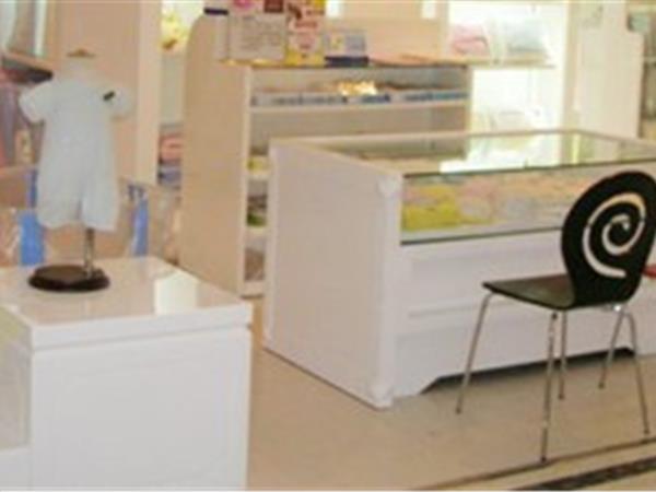 叙贝童装店铺展示