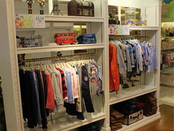 小虎帕蒂童装店铺展示