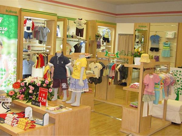 比优贝斯童装店铺展示