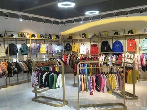 小明星童装店铺展示
