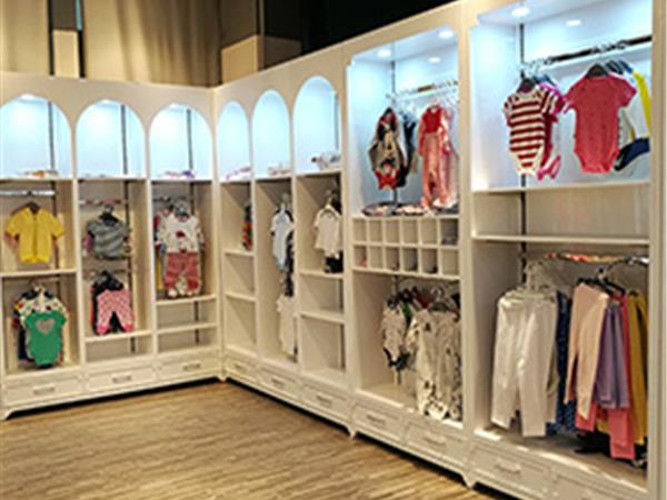 奥米多童装店铺展示