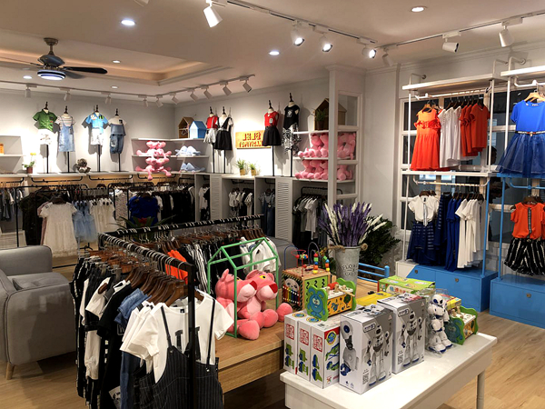 童品壹仓童装店铺展示