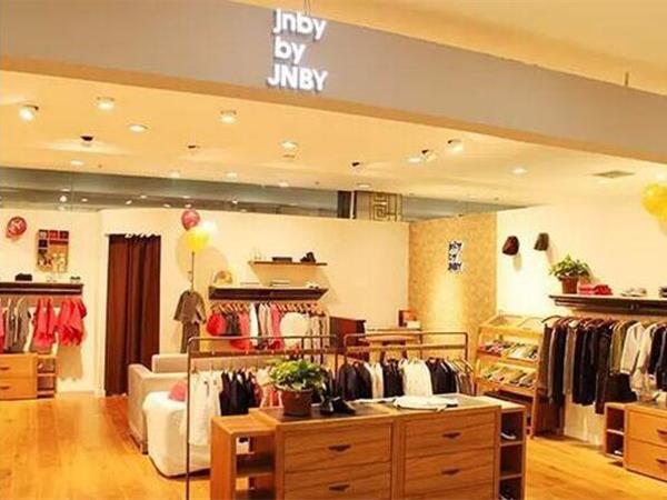 江南布衣童装店铺展示