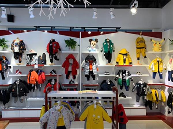 小鲨诺拉童装店铺展示
