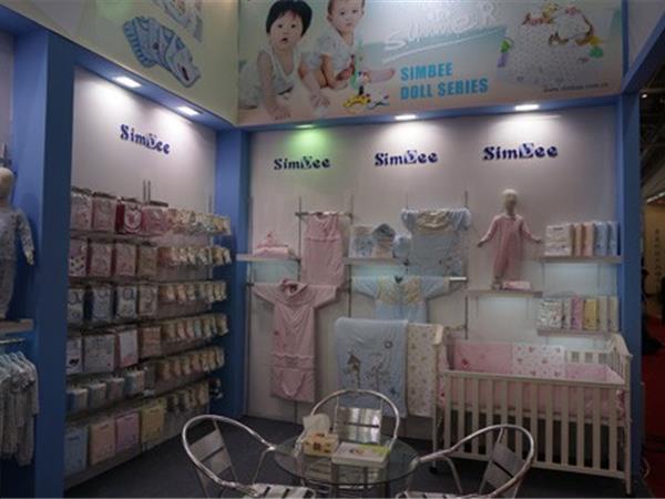 象比家族童装店铺展示
