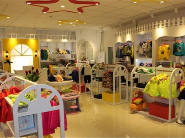Q娃娃童装店铺展示