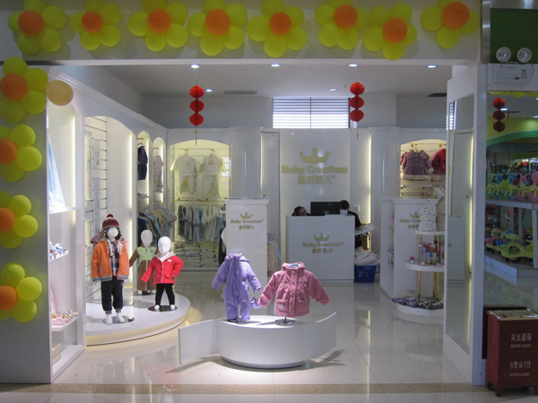 皇后婴儿童装店铺展示