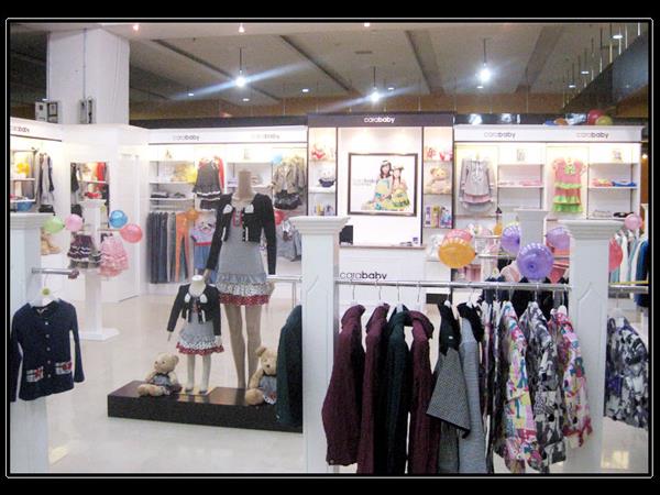 卡拉贝贝童装店铺展示