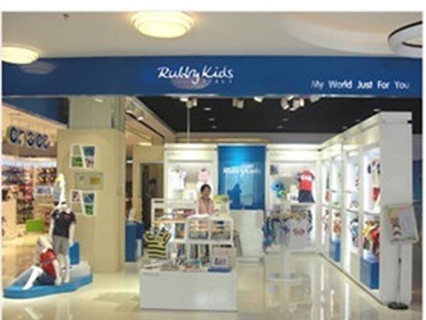 乐比奇童装店铺展示