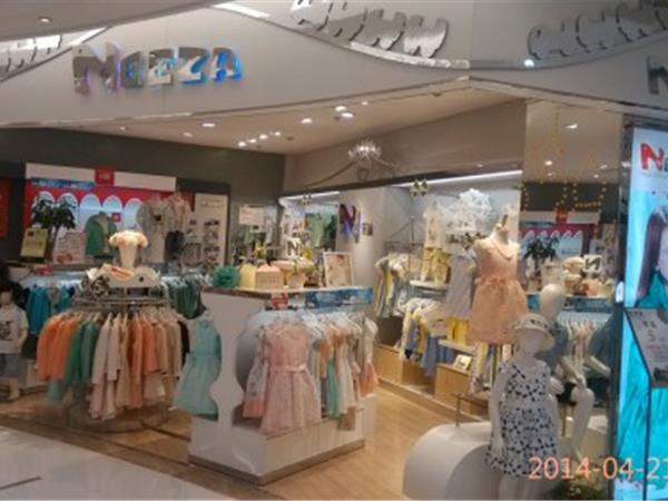 乐鲨童装店铺展示