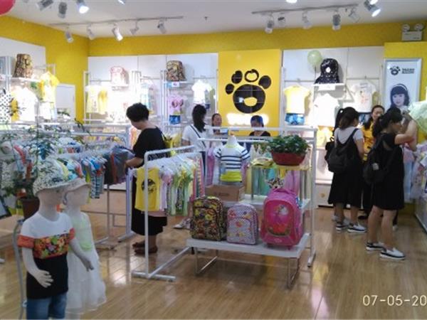 小野豹童装店铺展示