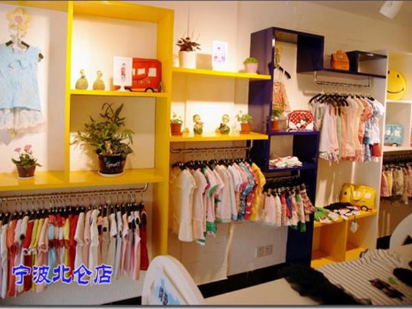 FACE KISS童装店铺展示