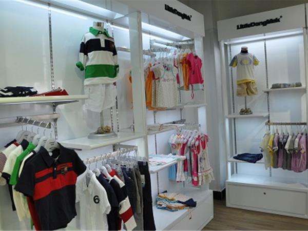 小当唛童装店铺展示