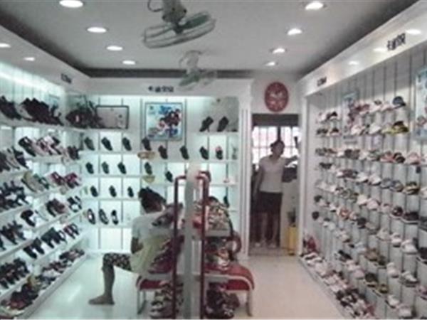 卡通宝贝童装店铺展示