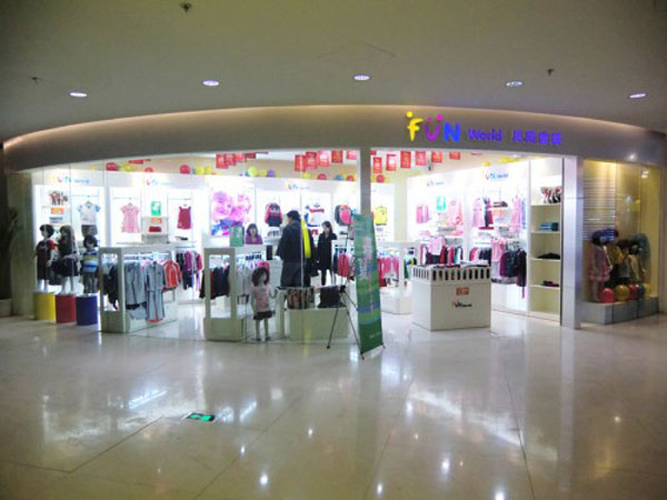 凡兜童装店铺展示