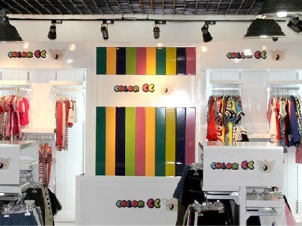 咔啦西西童装店铺展示