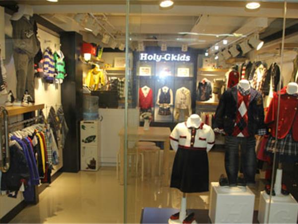 好理吉童装店铺展示
