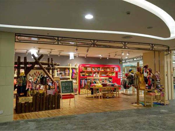 祺村普童装店铺展示