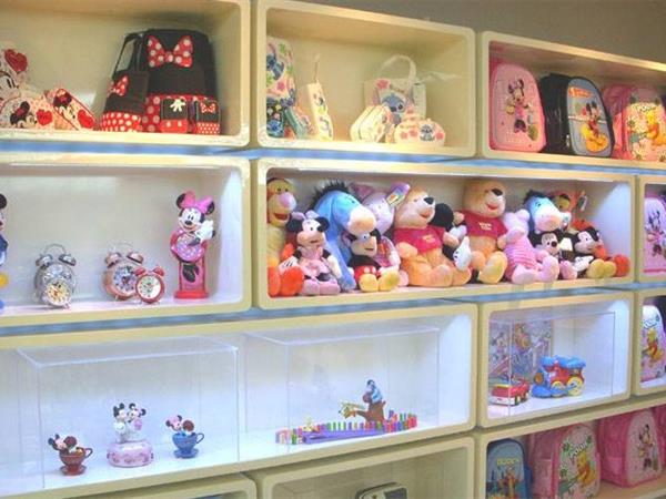 米奇童装店铺展示