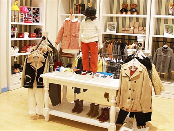 伊顿风尚童装店铺展示