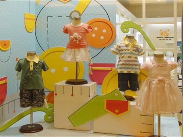 哇喔森堡童装店铺展示