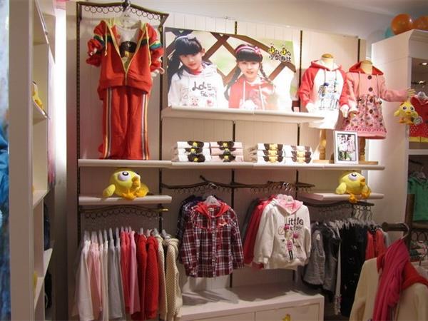 小鸟嘟比童装店铺展示