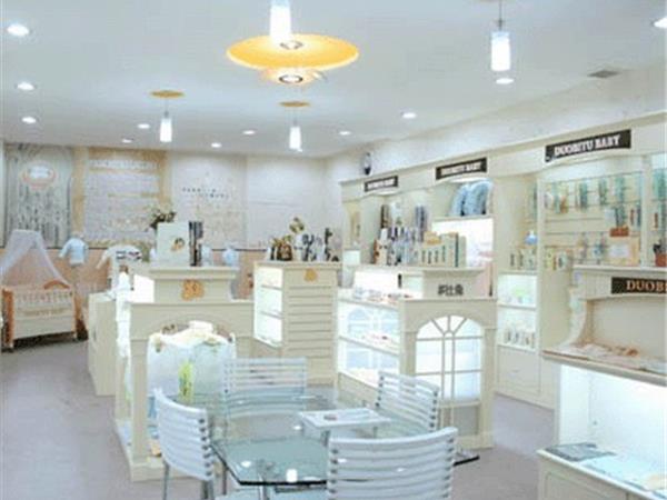 多比兔童装店铺展示