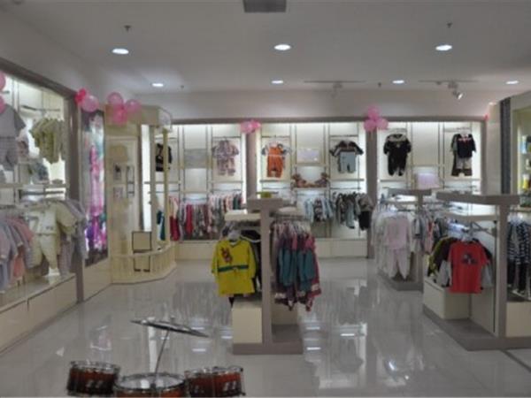 皇后婴儿童装店铺展示