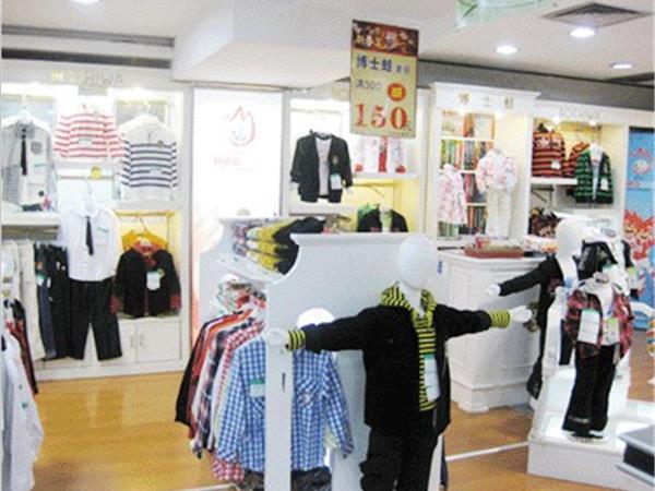 博士蛙童装店铺展示