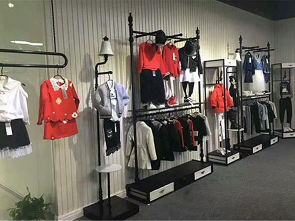 艾米巴童装店铺展示