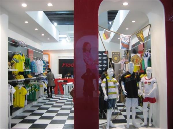 r100童装店铺展示