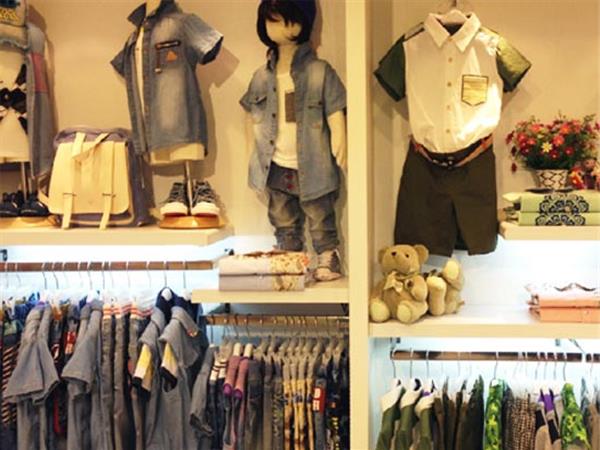 鼓号手童装店铺展示