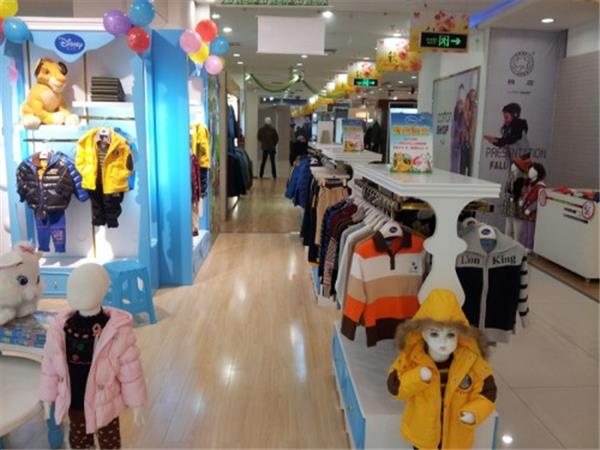 迪士尼童装店铺展示