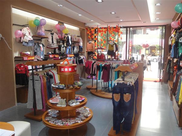 善童服饰童装店铺展示