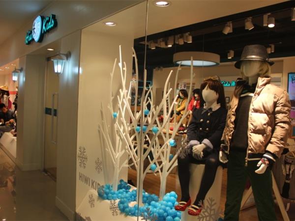 海崴童装店铺展示