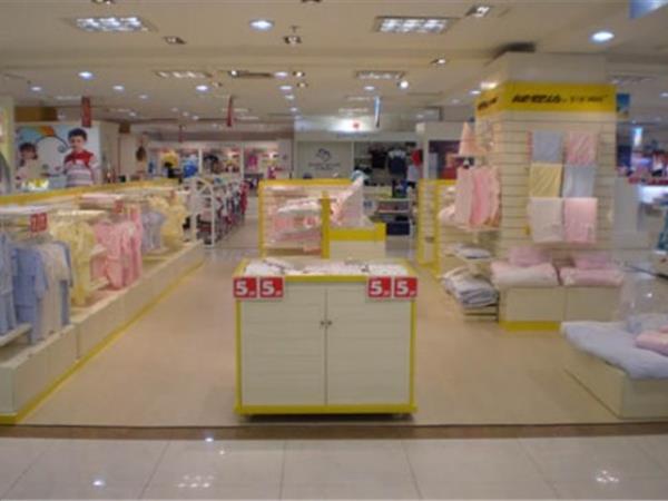 健婴坊童装店铺展示