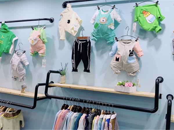 萌丫兔童装店铺展示