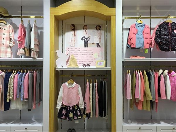 吉象贝儿童装店铺展示