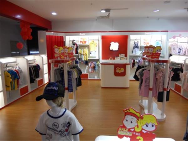 亲善公主童装店铺展示