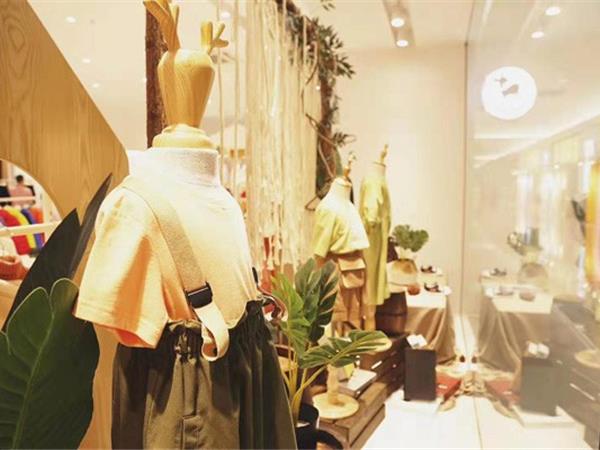 卡儿菲特童装店铺展示