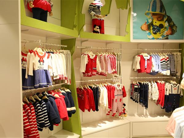 迪士尼宝宝童装店铺展示