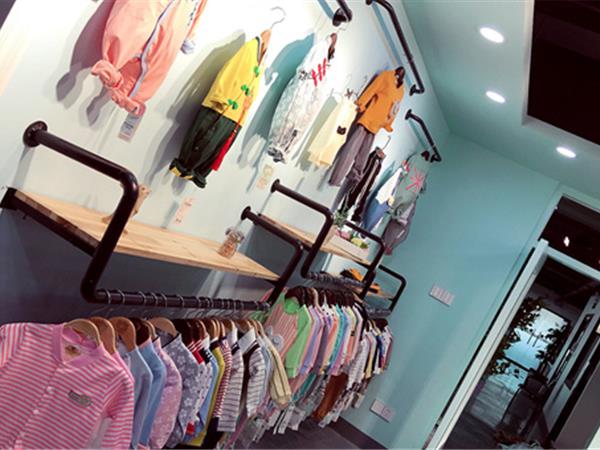 萌丫兔童装店铺展示