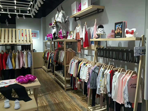 崇者童装店铺展示