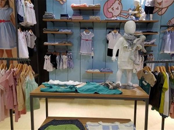 麦西西童装店铺展示