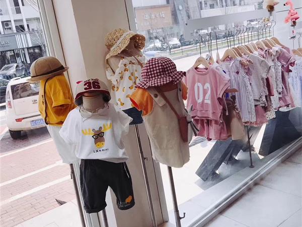 洛小米童装店铺展示