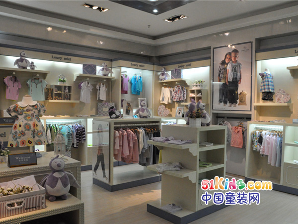 路西米儿童装店铺展示