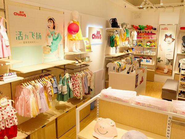 雀氏童装店铺展示