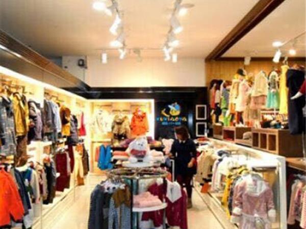 酷小鸭童装店铺展示