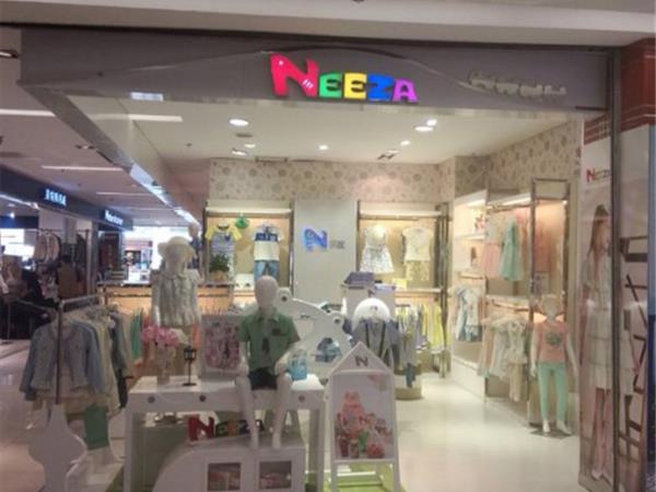 乐鲨童装店铺展示