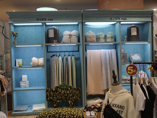 衣丫仔仔童装店铺展示